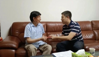 县委常委、县纪委书记、县监委主任邓旭走访慰问烈士遗属和离退休老干部