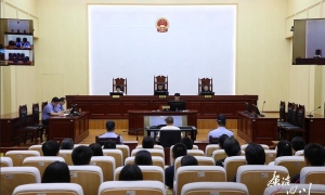天全县：将警示教育课堂搬到庭审现场