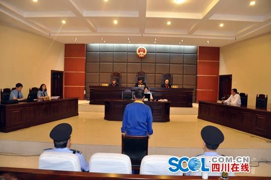 荥经县原县委书记邱德勇受贿案开庭收受过节费拜年钱共计50万